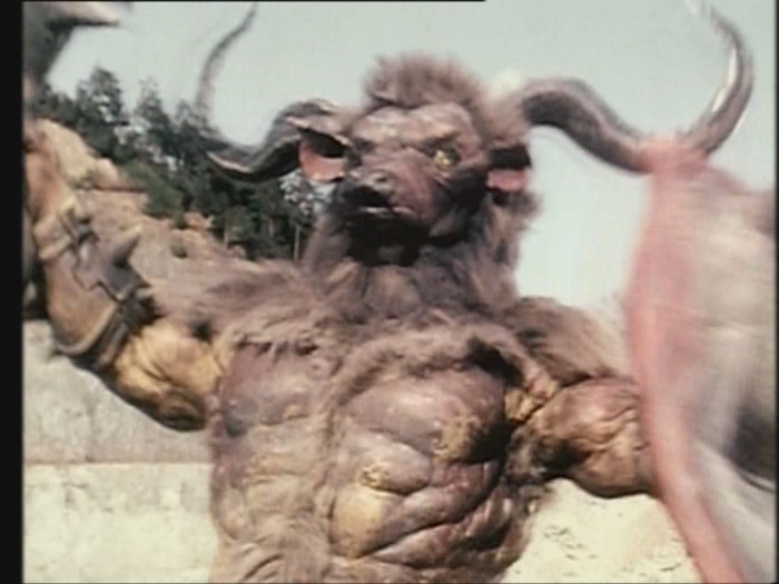 Power Rangers Monster - S01E03 - Minotaurus