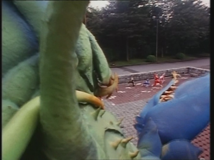 Power Rangers Monster - S01E24 - Spuckende Blume