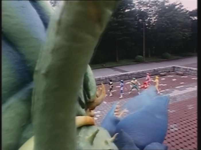 Power Rangers Monster - S01E24 - Spuckende Blume Power Rangers Monster - S01E24 - Spuckende Blume