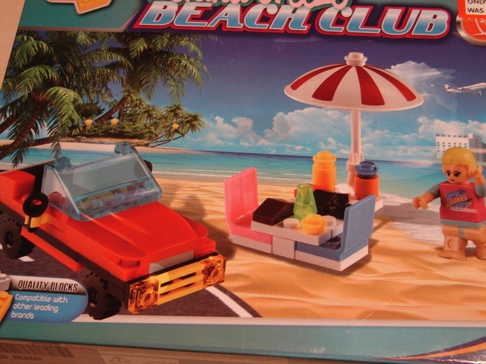 What the Mini-Fig - #19 - Block Tech - Beach Party