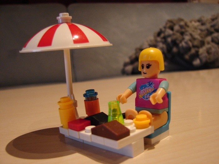 What the Mini-Fig - #19 - Block Tech - Beach Party