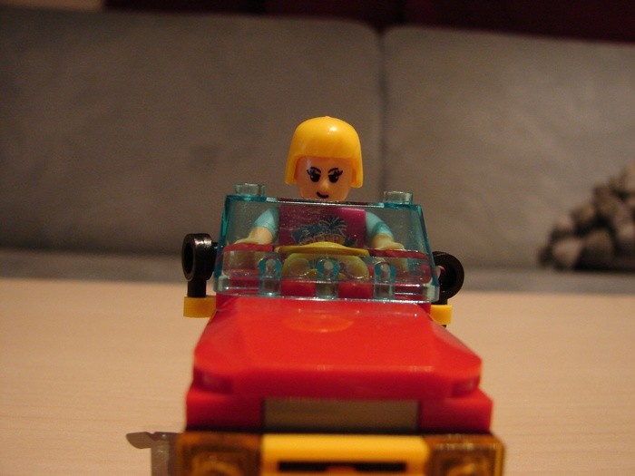 What the Mini-Fig - #19 - Block Tech - Beach Party