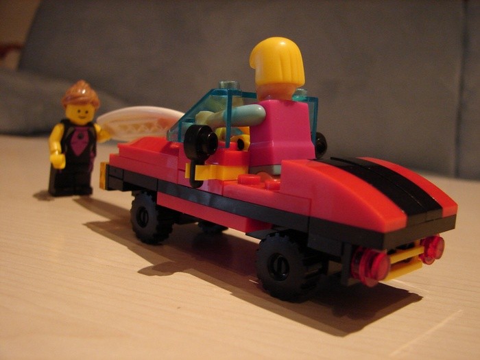 What the Mini-Fig - #19 - Block Tech - Beach Party